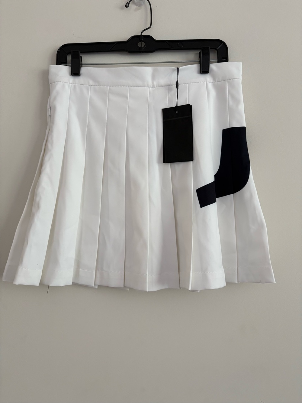 J Lindeberg White Pleated Golf Skirt with Navy Accent